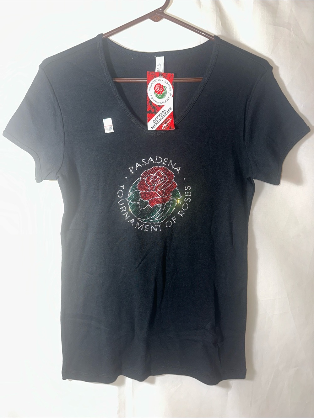 Pasadena Tournament of Roses Women’s Rhinestone Rose V-Neck T-Shirt Black Size L